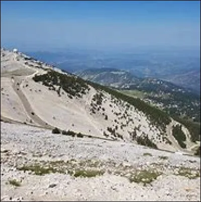 Le Mont-Ventoux est dit comme point de rencontre important pour les...