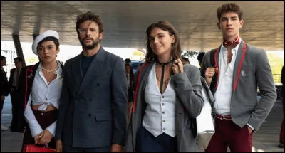 Dans la saison 4, qui est le/la principal(e) de Las Encinas ?