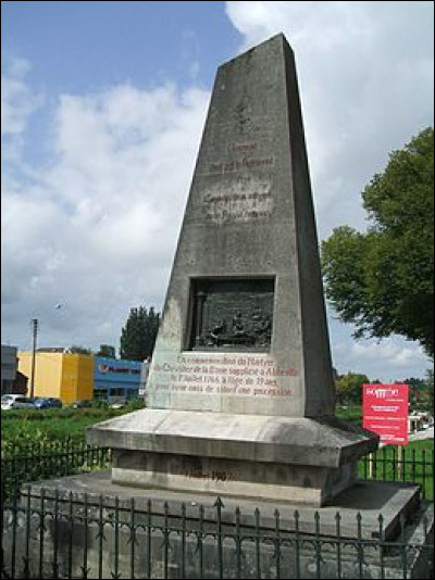 Le monument "chevalier de La Barre" se trouve à Abbeville : pour qui est-il un lieu de rassemblements et de commémorations ?