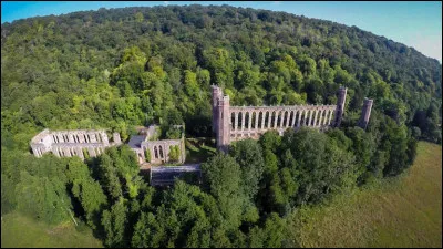 Cet édifice en ruine se trouve dans la vallée de l'Andelle, près de Rouen : de quoi s'agit-il ?