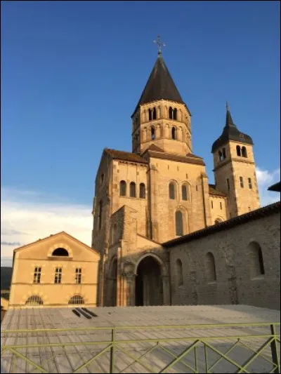 Dans quel d&eacute;partement verrez-vous l'ancienne abbaye de Cluny ?