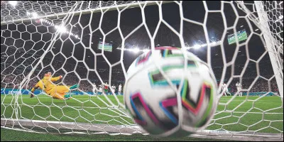 Un gardien de but peut marquer un but sur pénalty.