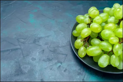 Comment nomme-t-on le jus acide, extrait de raisins cueillis verts ?