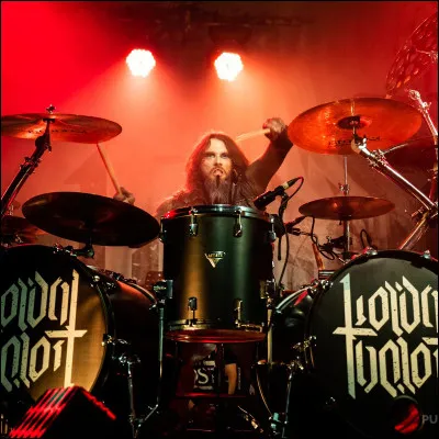 "We wanna hear a yeah
Don't wanna hear a no
Now raise your hands
And let's go"
De quelle chanson ces paroles sont-elles extraites ?