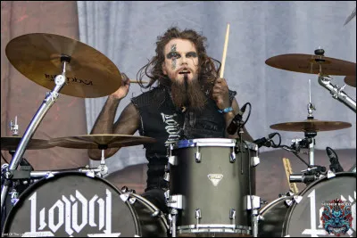 "Do you love me do you love me do you do do do
If I don't give and never gave a fuck about the scene
Do you love me do you love me do you do do do"
De quelle chanson ces paroles sont-elles extraites ?