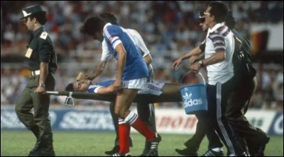 Quel joueur a été tamponné par le goal allemand lors de la demi-finale de Séville perdue en 1982 ?