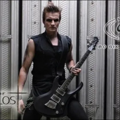 "Swing your hips in carnal lust
My hateful heart craves energy
Kiss my lips and scream for more"
De quelle chanson ces paroles sont-elles extraites ?