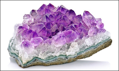Et cette belle pierre violette bien connue, sans hésitation c’est...