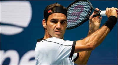 Comment s'appelle le numéro huit mondial selon les statistiques de 2021 ? (Indice : c'est un tennisman suisse)