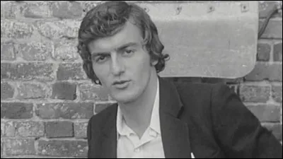 Dans quelle émission télévisée fait-il sa première apparition, le 8 aout 1972 ?