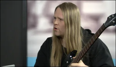 "Ligg ég, leka mín sár,
Loppinn kólnar minn nár.
Dauðinn dregur mig nær,
Dettur yfir mig snær"
De quelle chanson ces paroles sont-elles extraites ?