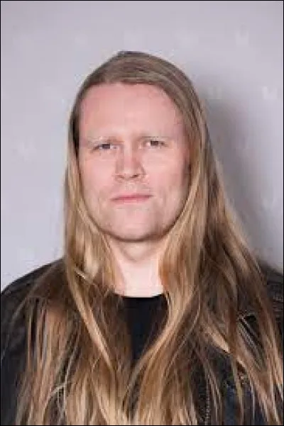 "Ég sá : 
Barnið mitt tætt, blóðugt og hrætt.
Ég sá : 
Barið á húsgripum mínum og ætt.
Ég sá : 
Saklaust blóð, fljóta um fljóð.
Ég sá : 
Fjölskyldu slátrað sem var mér svo góð"
De quelle chanson ces paroles sont-elles extraites ?