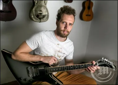 "Æðir um ganga,
Grefur sér leiðir,
Glóandi, ólgandi blóð"
De quelle chanson ces paroles sont-elles extraites ?