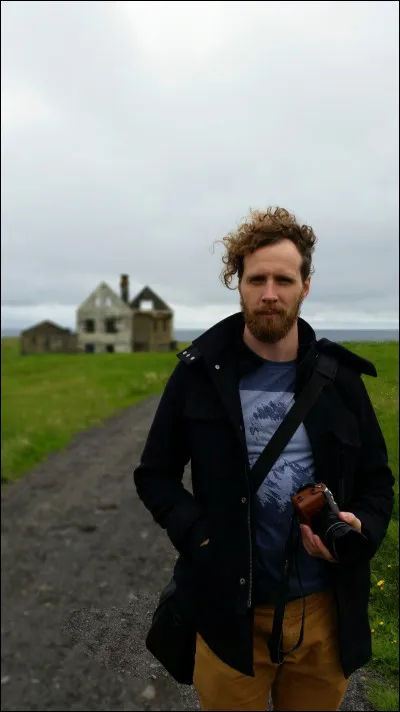 "Áfram !
Birtist mér lævís og lifandi sála.
Áfram !
Loki nú umbreytir syninum Vála.
Áfram !
Vargur af svefninum vaknar.
Áfram !
Váli, hann blóðbragðsins saknar"
De quelle chanson ces paroles sont-elles extraites ?