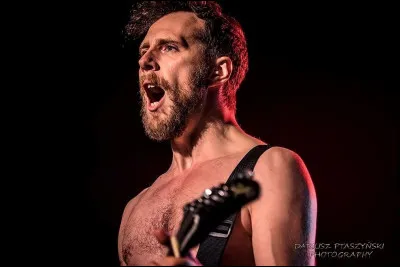 "Gakktu út á gróinn núp,
Gáðu hvað mun prýða undirdjúp.
Þarna yfir sjó og sand
Sérðu áfram líða Jörmundgand"
De quelle chanson ces paroles sont-elles extraites ?