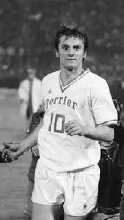 Qui est ce footballeur ?
