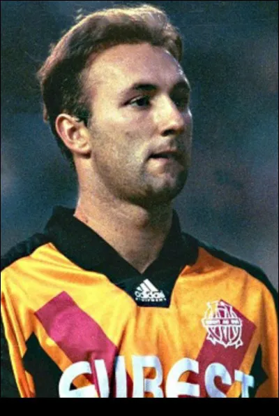 Qui est ce footballeur ?