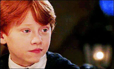 Dans ''Harry Potter à l'école des sorciers'', qui dit cette réplique à Ron Weasley ''Un rouquin et une robe de seconde main ! Tu es forcément un Weasley !'' ?
