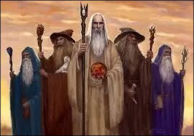 Qui a dit : "Nombreux sont les vivants qui mériteraient la mort, et les morts qui mériteraient la vie, pouvez-vous la leur rendre Frodon ? Alors ne soyez pas trop prompt à dispenser morts et jugements. Même les grands sages ne peuvent connaître toutes les fins." ?