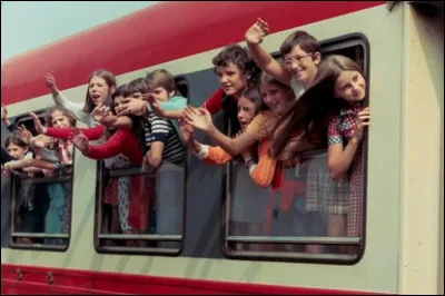 Ce film, proche du documentaire, raconte la vie des enfants dans une classe d'Auvergne dans les années 70. Quel est son titre ?