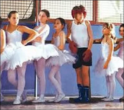 Quel est le titre de cette comédie britannique de 2000 qui met en scène un garçon d'un milieu populaire voulant à tout prix danser ?