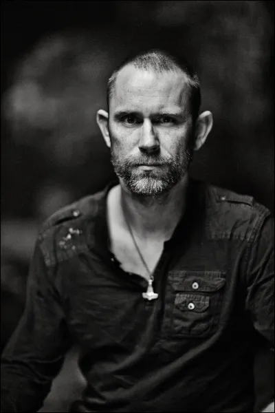 "Það var haust, við þögðum
Allt vort traust, við á þig lögðum
Endalaust en lítið sögðum
Það var haust, við þöðum'"
De quelle chanson ces paroles sont-elles extraites ?