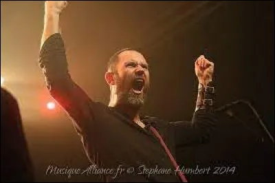 "Blésu hana bitrum móð,
Barði frá sér Íslands fljóð.
Þegnar sváfu.
Þessa gáfu
Þórunn fann er leit hún blóð"
De quelle chanson ces paroles sont-elles extraites ?