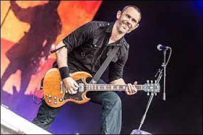 "Griðungur og gömul kona
Gæta strandar, lífs og vona.
Bogastrengur bítur fingur,
Blóðið fossar, örin stingur"
De quelle chanson ces paroles sont-elles extraites ?