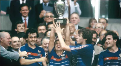 Quel goal français a gagné jusquen 2021, un Euro et une Coupe du monde pendant la période où il était titulaire indiscutable de leffectif ?