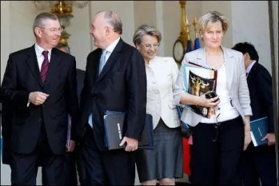 Aprs la visite organise spectaculaire du logement de fonction de Christian Estrosi, combien de ministres du gouvernement ont avou le mme privilge  Rue89 ?