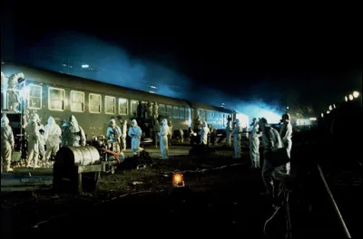 À la suite d'un vol dans un laboratoire, les passagers du train Genève - Stockholm se retrouvent exposés accidentellement à une maladie mortelle, très contagieuse. Le train, mis en quarantaine, est dérouté vers un centre de décontamination. Quel est ce film, sorti en 1976 ?