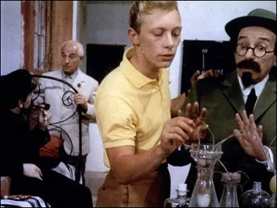 Quelle aventure alors inédite en album Tintin vit-il au cinéma en 1964 ?