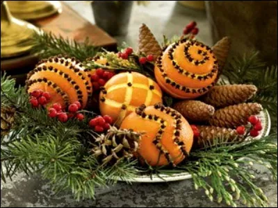 Comment est appelée une orange plantée de clous de girofle ?