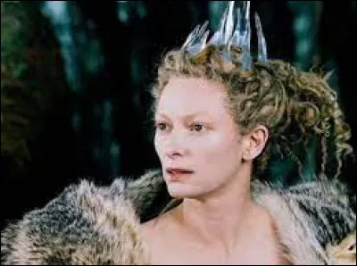 Quel est le prénom de la sorcière blanche ?