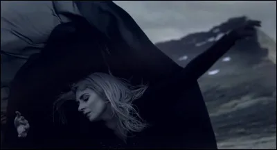 Complétez : 
"Rópi men eingin..."