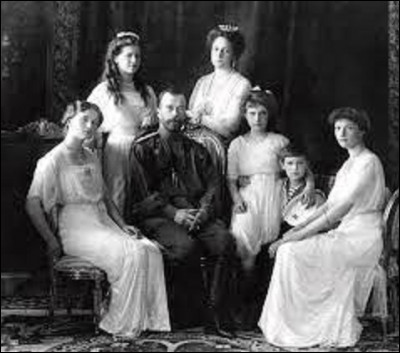 16 juillet 1918 : 
Voit l'assassinat de la famille impériale russe, dont le tsar Nicolas II, à Lekaterinbourg sous les ordres de Lénine dans la nuit du 16 au 17. Quels étaient les prénoms des enfants de ce souverain ?