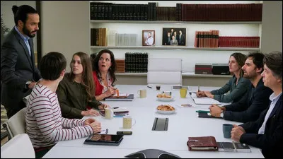 Des agents sont confrontés aux problèmes et aux caprices de leurs acteurs. Quelle est cette série ?