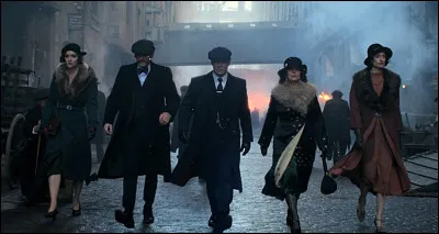 Les membres d'une famille de criminels veulent devenir un clan incontournable de la criminalité britannique. Quelle est cette série ?