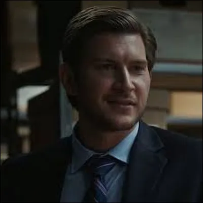 Betty travaille au FBI comme son fr&egrave;re Charles Smith. Elle travaille d&eacute;sormais avec une nouvelle personne au FBI. Qui est-ce ?