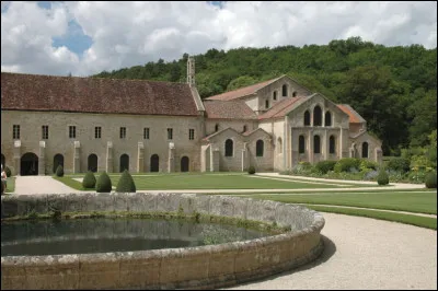 Dans quel département irez-vous pour voir l'abbaye de Fontenay ?
