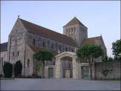 Dans quel département irez-vous pour voir l'abbaye de Lessay ?