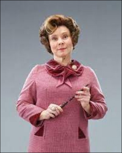 Tome 5 : Qu'est-ce qu'Ombrage a infligé à Harry lors de ses retenues ?