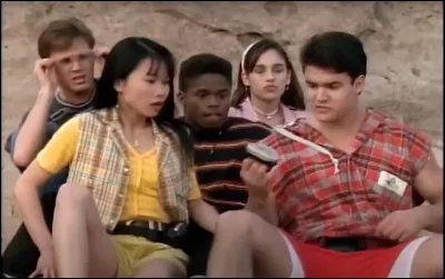 Dans la toute première saison des "Power Rangers", qu'est-ce que nos héros s'apprêtent à faire ?