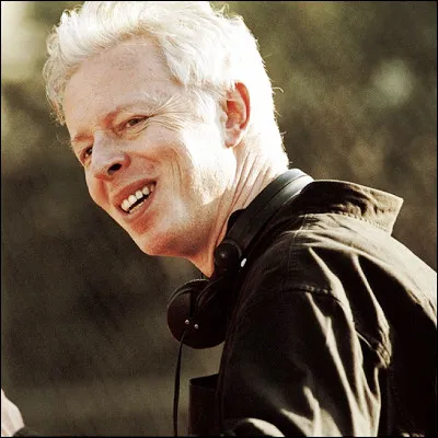 Dans quel film de Philippe Le Guay Fabrice Lucchini incarne-t-il un bourgeois qui se lie damitié avec sa bonne espagnole ?