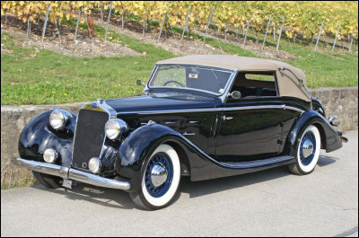 J'espère que les amateurs d'anciennes apprécient cette beauté française. Cette voiture de prestige n'a malheureusement pas survécu au début du 20e siècle. Comment s'appelle-t-elle ?