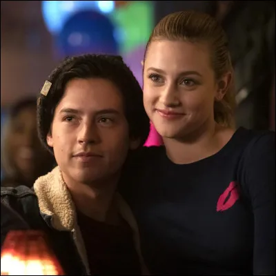 Dans quel &eacute;pisode Jughead et Betty s'embrassent-ils pour la premi&egrave;re fois ?