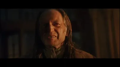 Une fois arrivé à Poudlard, ils sont accueilli par Rusard qui emmène Ron et Harry dans le bureau du professeur Rogue ! Que dit Rusard à Ron et Harry, avant d'être dans le bureau ?