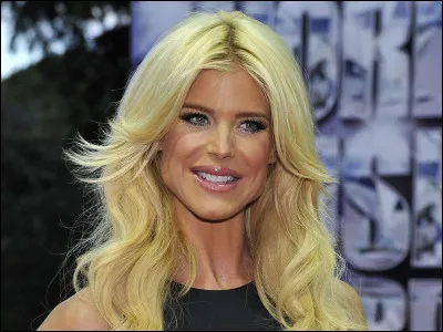Victoria Silvstedt, mannequin célèbre en France pour avoir animé des émissions de télévision avec Christophe Dechavanne.