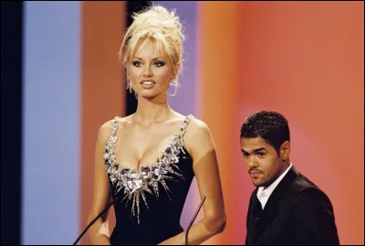 Dans le sketch de Jamel Debbouze, comment s'appelle le fils de Monsieur et Madame Karembeu  ?