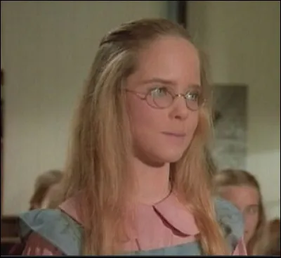 Qui vient de porter des lunettes dans la saison 2 ?